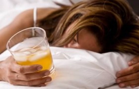 Алкоголь перед сном лучше не употреблять