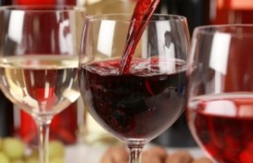 Красное вино поможет справиться с болезнью Альцгеймера