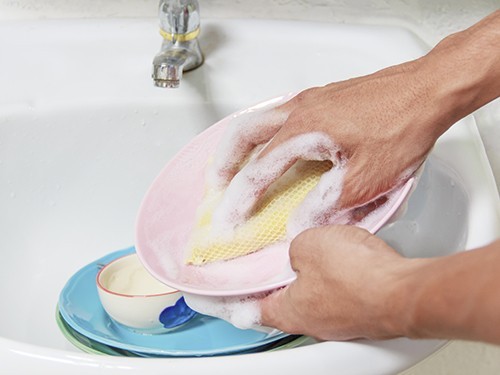 Мытье посуды защитит от стресса