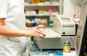 Минздрав запретит продажу алкогольных настоек в аптеках для алкоголиков