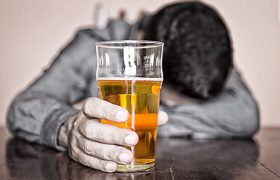 Возраст начала регулярного употребления алкоголя как фактор отдаленного риска развития психопатологических симптомов