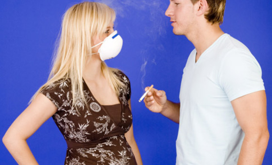 Пассивное курение вызывает стресс у представительниц прекрасного пола