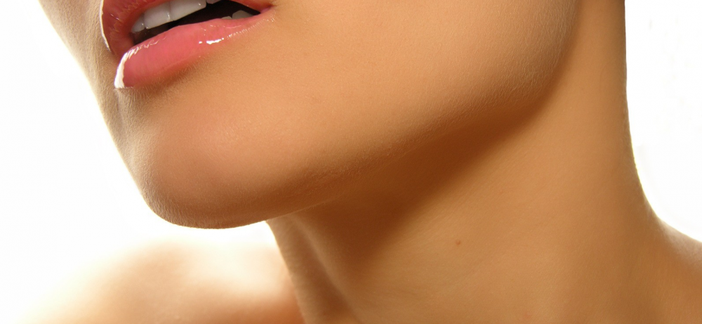 Редермализация шеи и декольте — важная процедура для женской кожи от clinic-hyalual.com.ua
