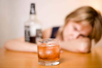 Алкоголь в умеренных дозах продлевает жизнь пожилых людей