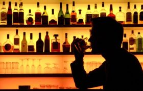 Небольшие дозы алкоголя помогают общаться на иностранных языках