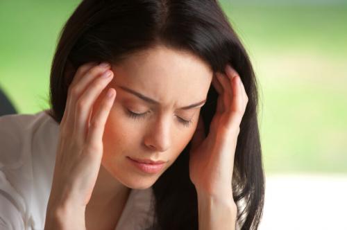 Ученые обвинили гормон в частых головных болях у женщин