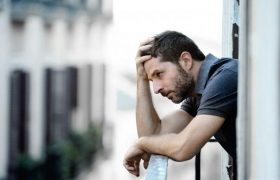 Почему болит голова после плача — все зависит от причины слез