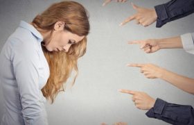 Люди в депрессии хуже реагируют на критику