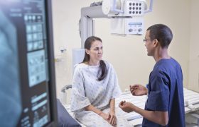 Это у вас нервное и жирное: как и почему женщин отказываются лечить