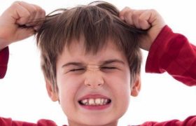 «Аутоагрессия» — ребенок бьет самого себя: почему?