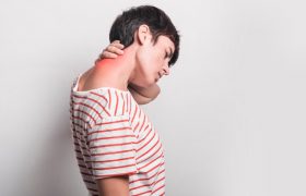 Головные боли, головокружения и шейный остеохондроз: есть ли связь?