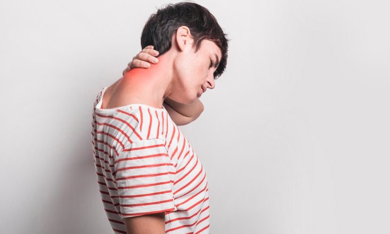 Головные боли, головокружения и шейный остеохондроз: есть ли связь?
