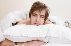Как недосып усиливает чувствительность организма к боли?