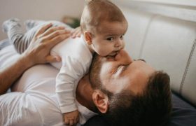 Психологи рассказали, как распознать депрессию у мужчин после рождения ребенка