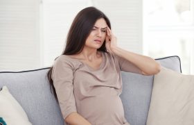 Мигрень у беременных связали со значительным риском осложнений во время родов