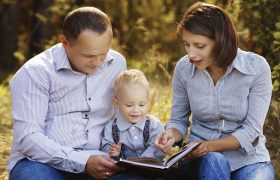 10 лучших книг по детской психологии для родителей