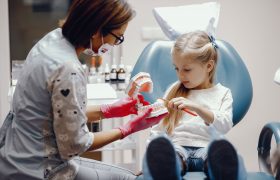 Первый прием у детского стоматолога: как подготовить ребенка и что ожидать