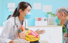 Как наличие ФП влияет на исходы эндоваскулярной тромбэктомии при ишемическом инсульте?