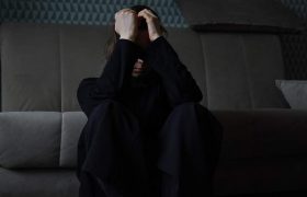 Психолог объяснила желание избавиться от вещей при депрессии