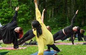 Эксперт указала на пользу йоги для избавления от стресса