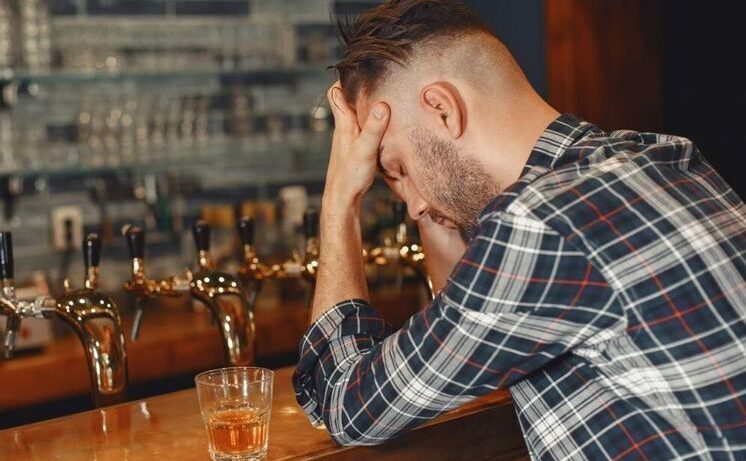 Названо 5 малоизвестных признаков реальных проблем с употреблением алкоголя