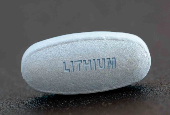 Время до назначения препарата лития при аффективном биполярном расстройстве